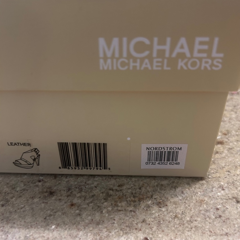 🌸 Like New 🌸 MICHAEL KORS Black Stacked Wedge Sandals/Heels - Picture 7 of 7